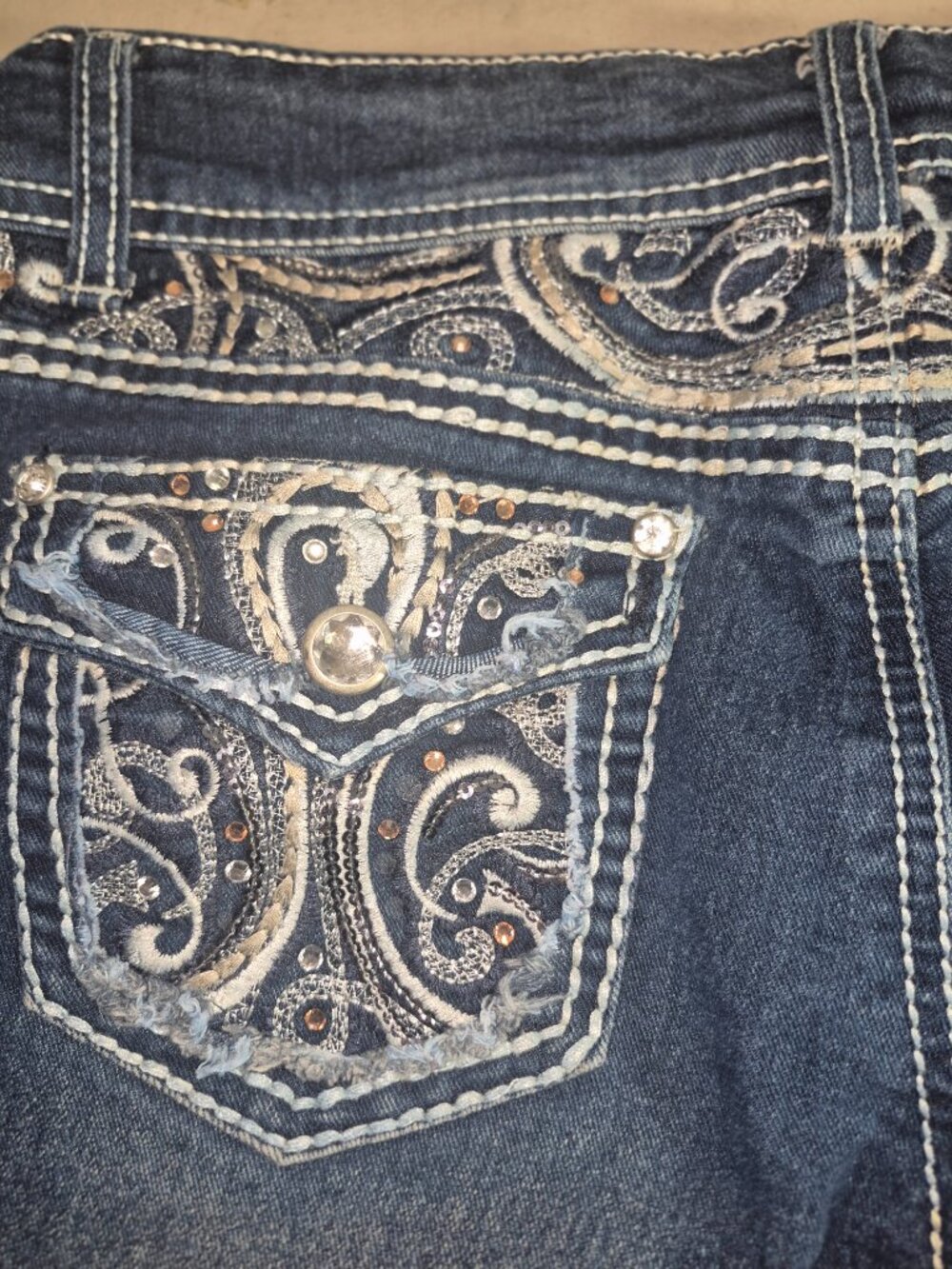 Arizona Jeans Company Bling Jeans, flared cuffs, size 16.5  28" Waist - Picture 6 of 16